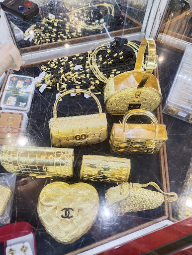 Kinyi Goldsmith 金藝金鋪 Kinyi Goldsmith 金藝金鋪