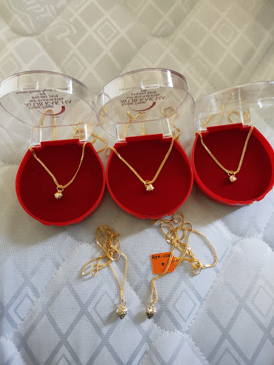 KEDAI EMAS KAK HA & AYUB