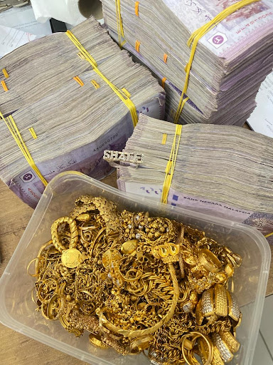 Kedai Emas Shaffi Kuala Selangor (PEMBELI SEGALA JENIS EMAS DAN SURAT PAJAK)
