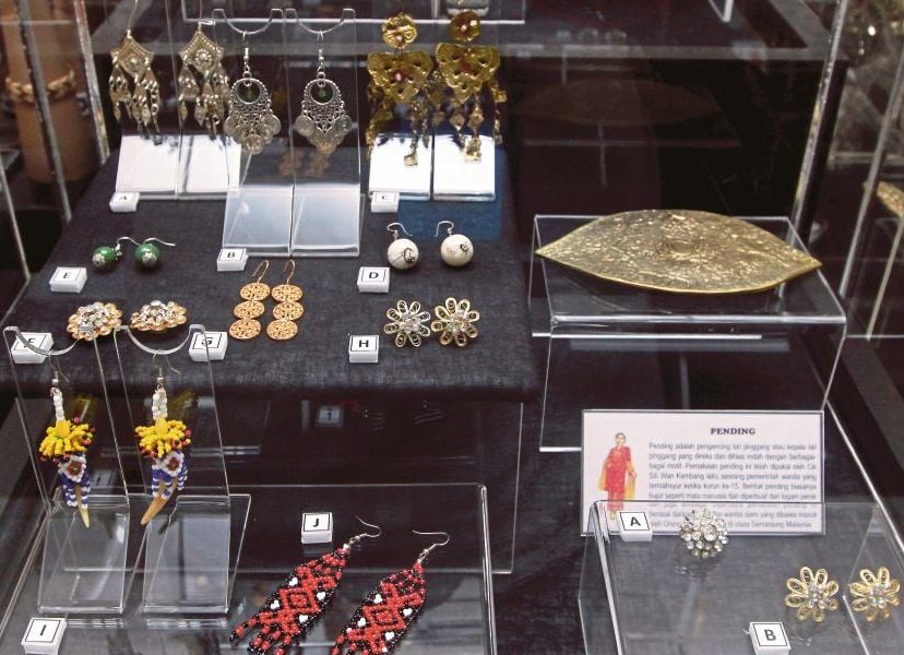 tukang emas dan barang perhiasan